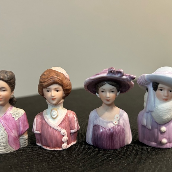 Set of 8 - Avon American Fashion Porcelain Thimbles - Picture 3 of 12